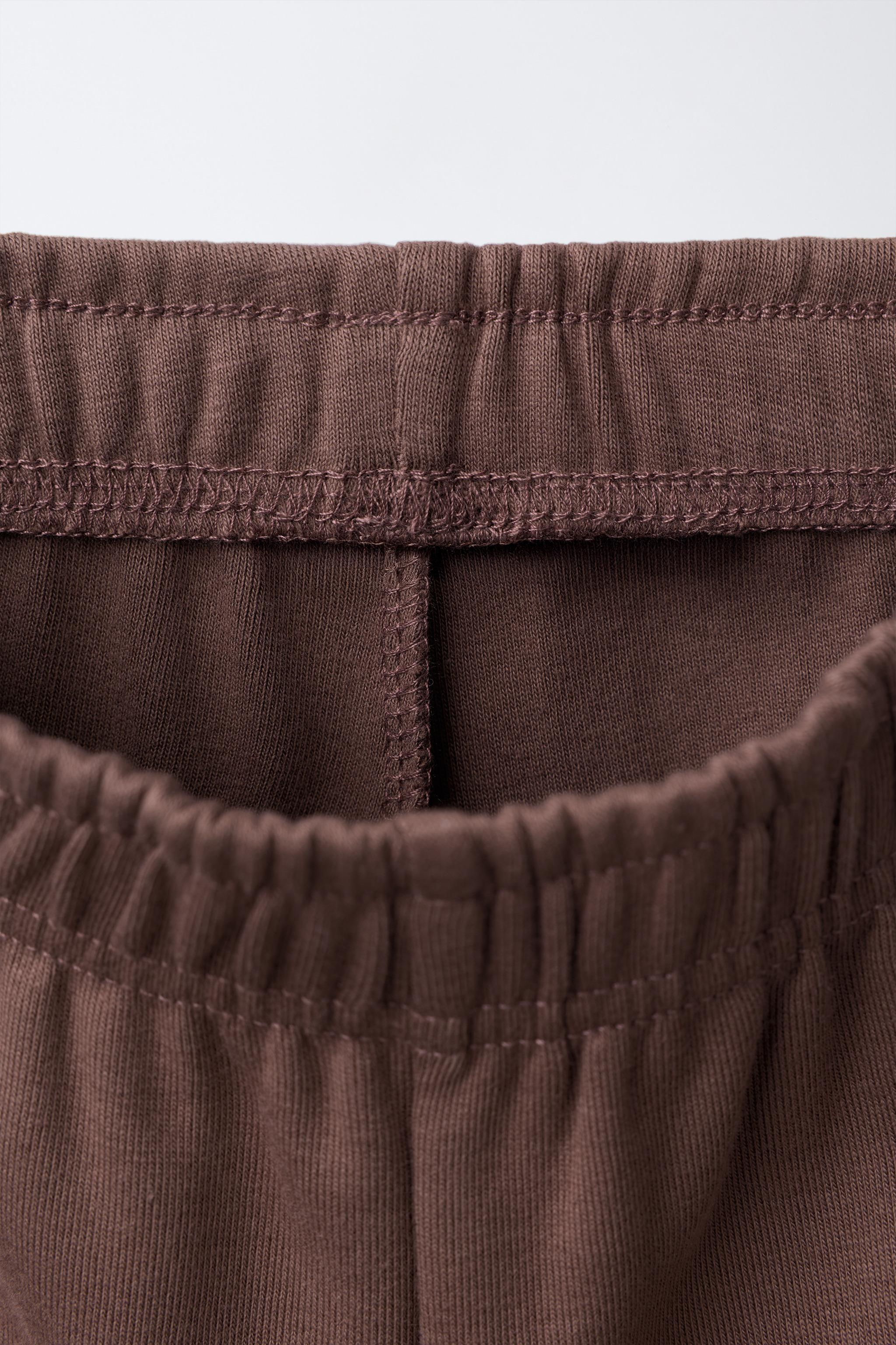 PANTALON EN MOLLETON WIDE LEG INSCRIPTION RELIEF